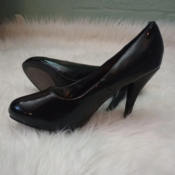 Women’s Heels Red Circle Black Pointy Pumps 10M - Picture 13 of 15